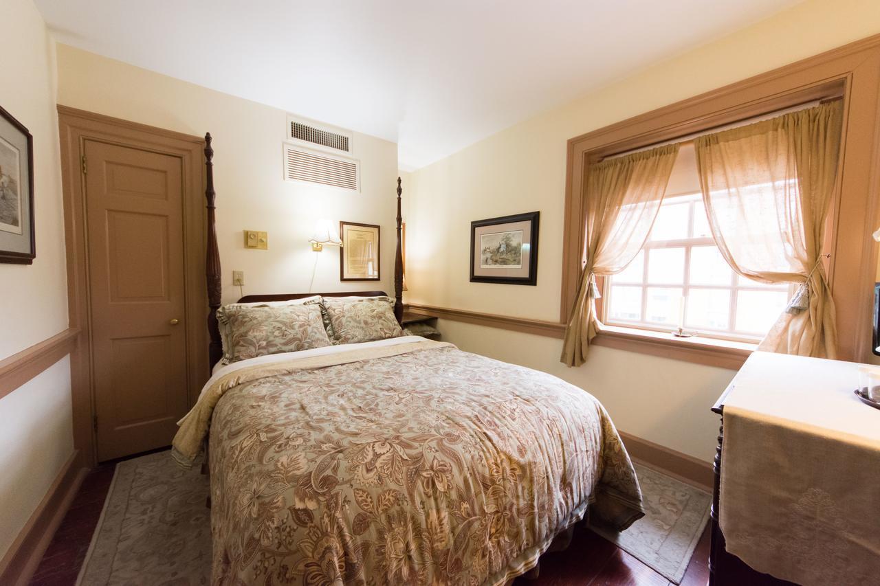 Thomas Bond House Bed & Breakfast